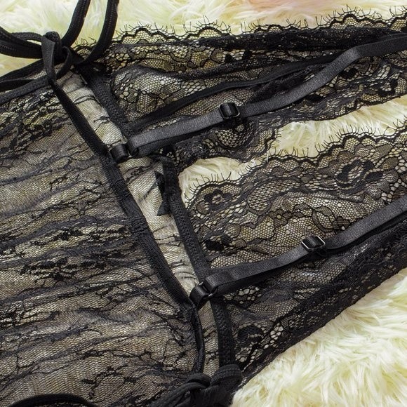 Black Lace Toga Chemise - Picture 9 of 15